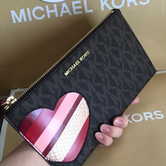 FREE 💯🆕mk zip clutch🆕heart/brown cherry color - Picture 5 of 8